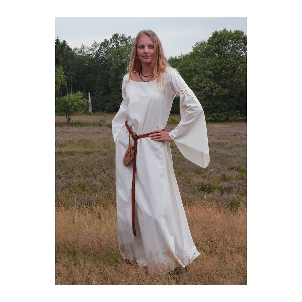 Medieval dress nature with trumpet sleev box
